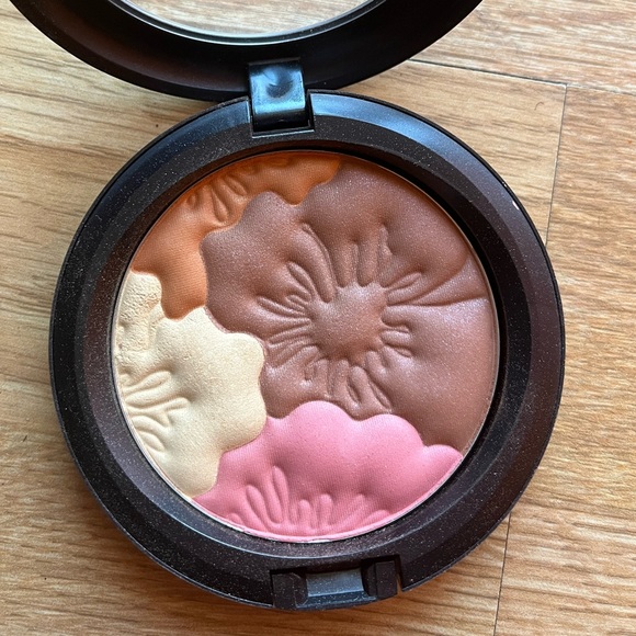 MAC Cosmetics Lillyland Lilly Pulitzer Pearlmatte Face Powder New / Limited - Picture 1 of 2